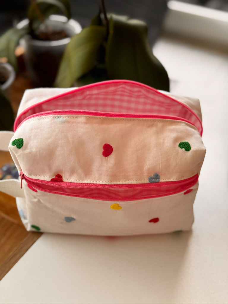 Trousse en Coton Broderie Cœurs & Vichy Rose